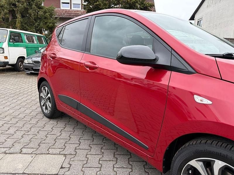 Gebraucht Hyundai i10 Passion Plus 87 PS (63 kW) 2018 Red passion / mic Kleinwagen