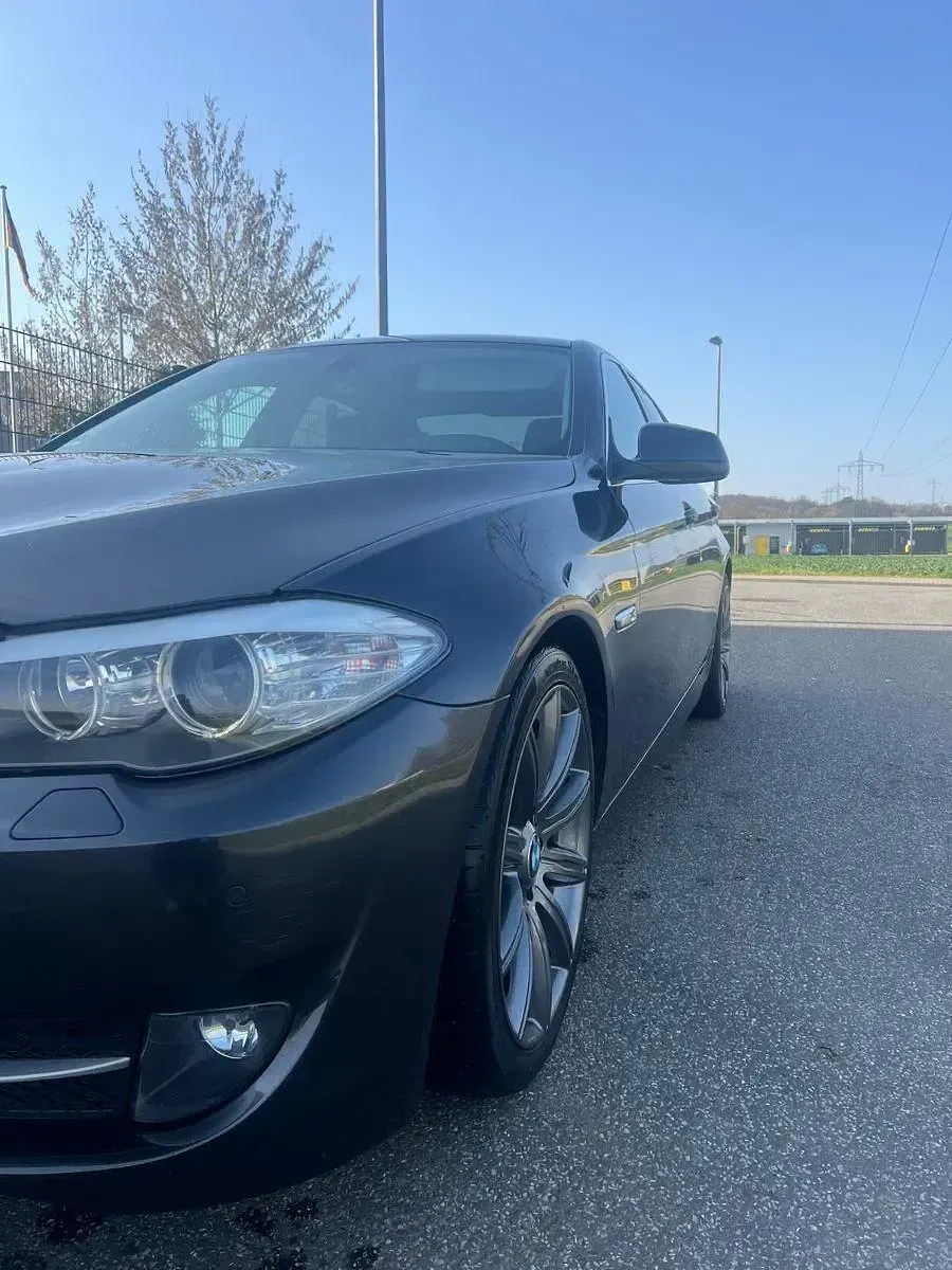 Gebraucht BMW 523 204 PS (150 kW) 2010 Grau Limousine