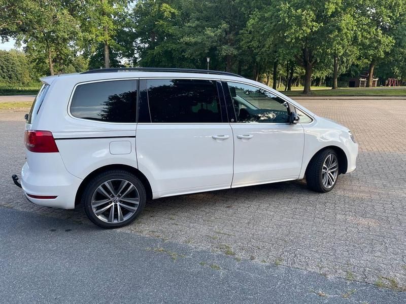 Weiß Gebraucht 2012 VW Sharan Match Van / Kleinbus | 10.250 € (Fairer Preis) - Bild 1/4