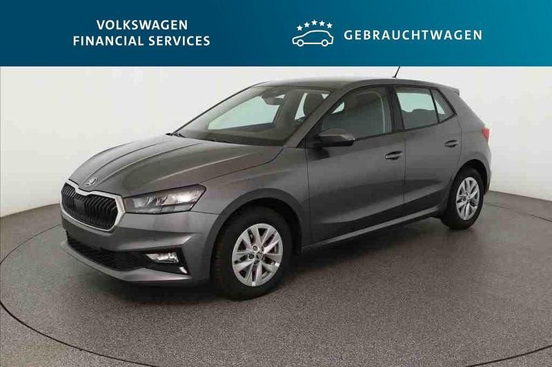 Grau Gebraucht 2024 Skoda Fabia Selection Limousine | 19.249 € (Fairer Preis) - Bild 1/4