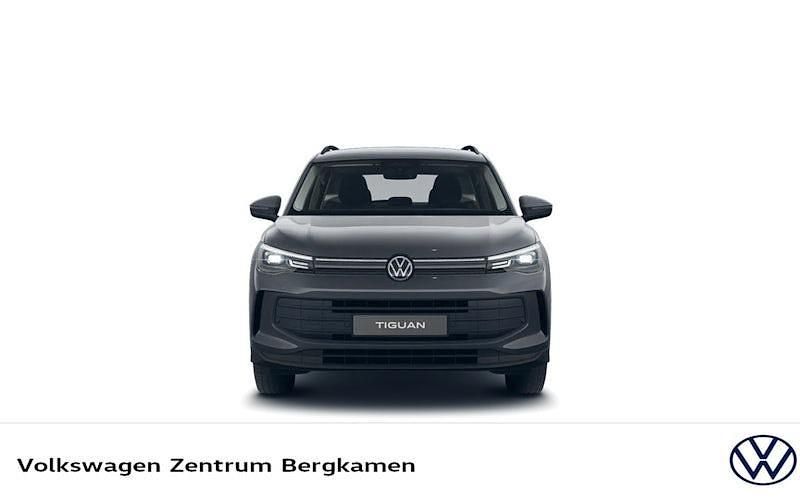 Gebraucht VW Tiguan 131 PS (96 kW) 2025 Grau SUV