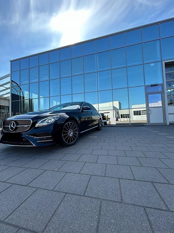 Gebraucht Mercedes E200 Avantgarde 150 PS (110 kW) 2019 Schwarz Limousine