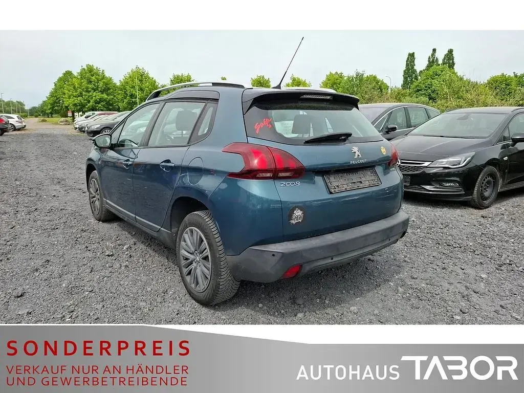 Gebraucht Peugeot 2008 Active 110 PS (80 kW) 2016 Grün SUV