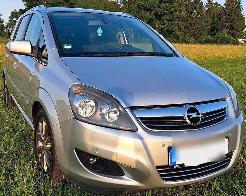 Silber Gebraucht 2011 Opel Zafira Family Van / Kleinbus | 3.900 € (Guter Preis) - Bild 1/4