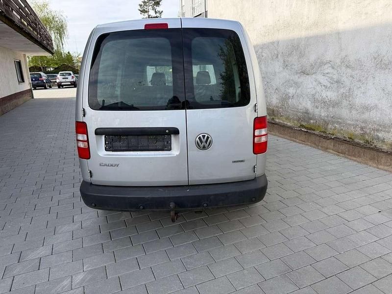 Second-hand VW Caddy 109 CP (80 kW) 2011 Argintiu Monovolum