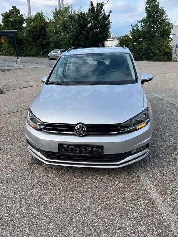 Silber Gebraucht 2016 VW Touran Comfortline Van / Kleinbus | 11.990 € (Superpreis) - Bild 1/4