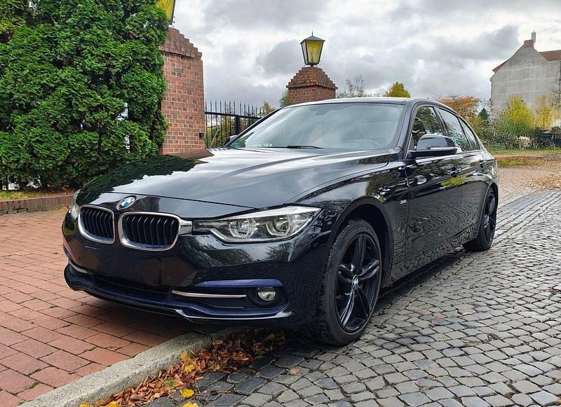 Schwarz Gebraucht 2016 BMW 320 Sport Line Limousine | 16.800 € (Etwas zu teuer) - Bild 1/4