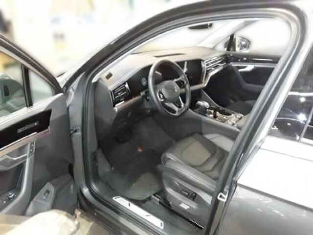 Gebraucht VW Touareg Elegance 231 PS (169 kW) 2024 Grau SUV