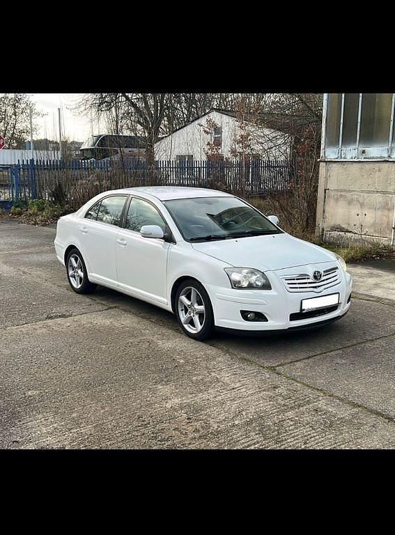 Weiß Gebraucht 2006 Toyota Avensis Terra Limousine | 2.790 € (Etwas zu teuer) - Bild 1/4