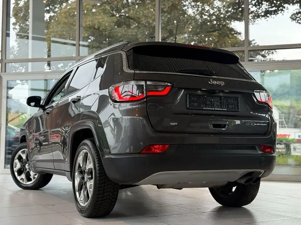 Gebraucht Jeep Compass Limited 140 PS (102 kW) 2019 Grau SUV