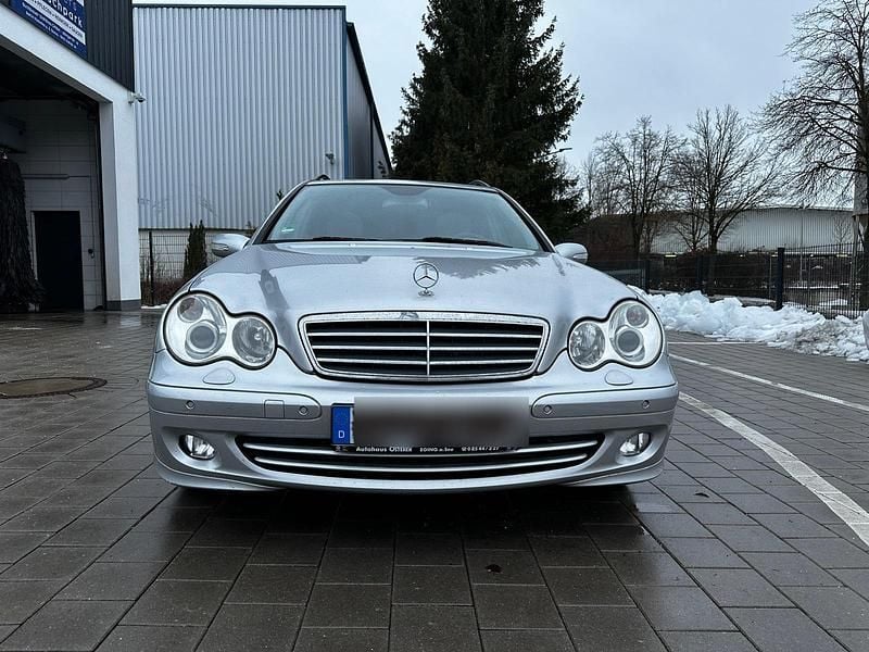 Grau Gebraucht 2004 Mercedes C200 Classic Kombi | 3.500 € (Teuer) - Bild 1/4