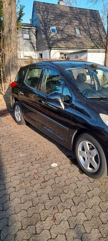 Gebraucht Peugeot 207 Tendance 73 PS (53 kW) 2011 Schwarz Kombi