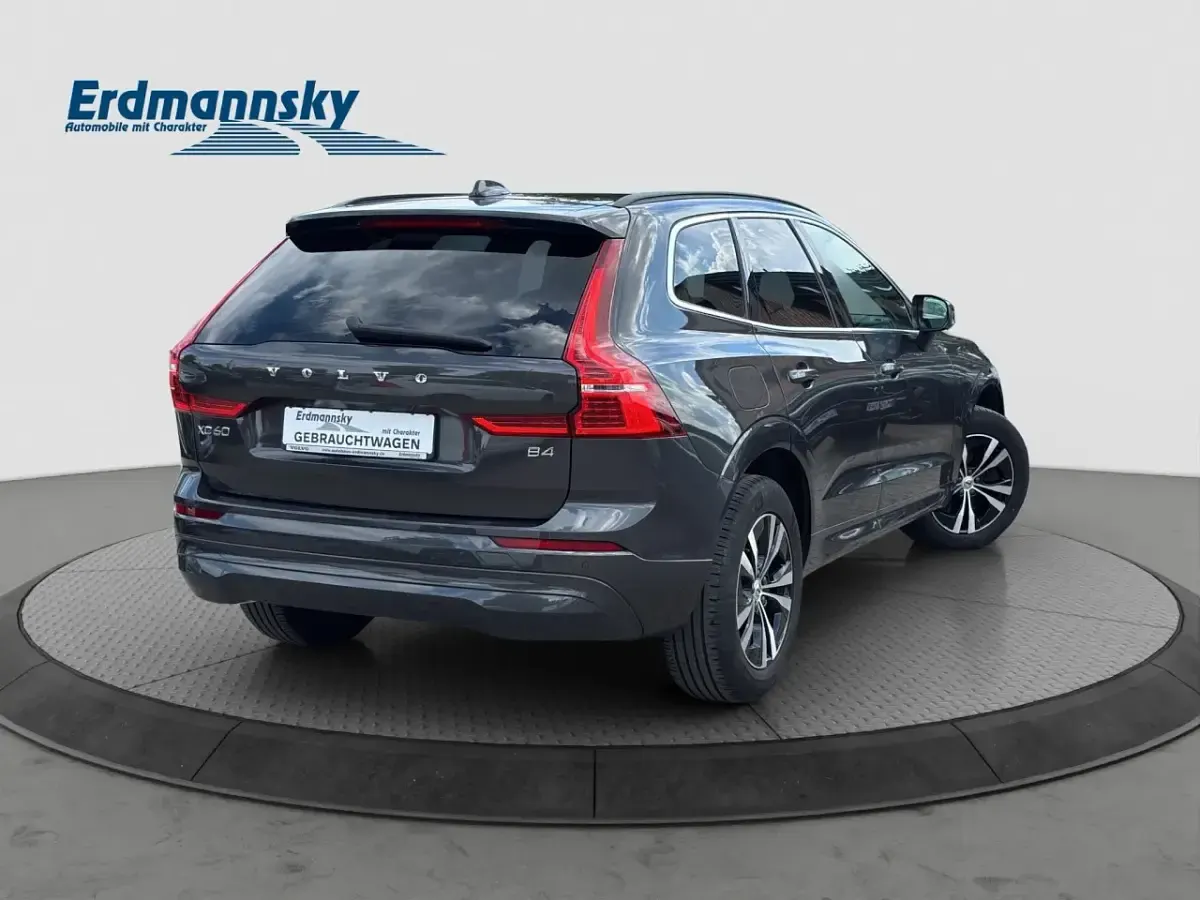 Gebraucht Volvo XC60 Momentum 197 PS (144 kW) 2022 Grau SUV