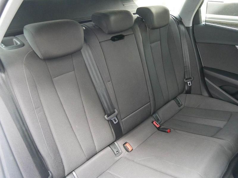 Gebraucht Audi A4 S-Line 163 PS (119 kW) 2023 Weiß Kombi