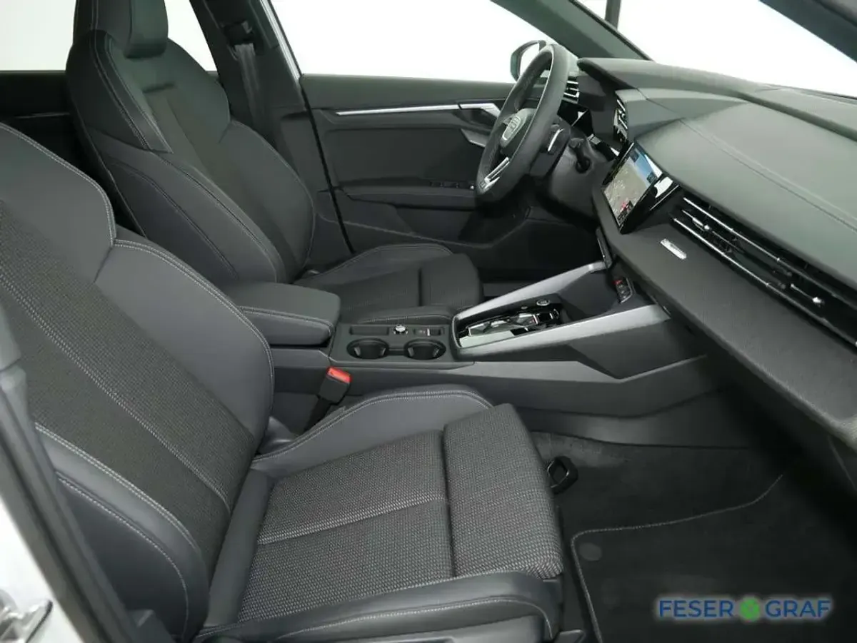 Używany Audi A3 S-Line 150 KM (110 kW) 2025 Biały Sedan/Limuzyna