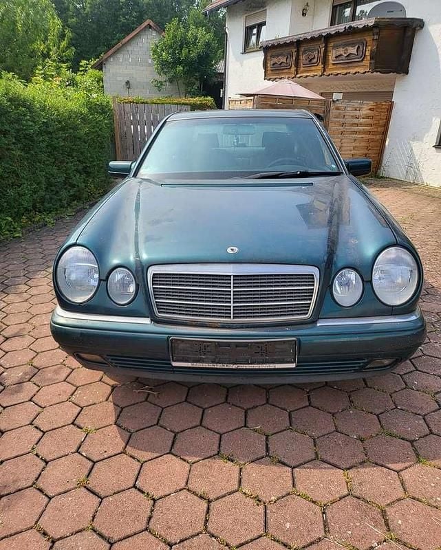 Gebraucht Mercedes E200 Elegance 136 PS (100 kW) 1997 Grün Limousine
