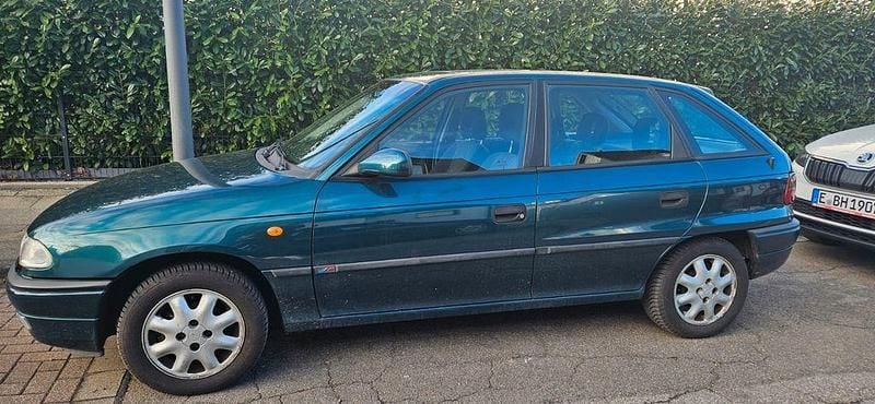 Gebraucht Opel Astra 75 PS (55 kW) 1998 Grün Limousine