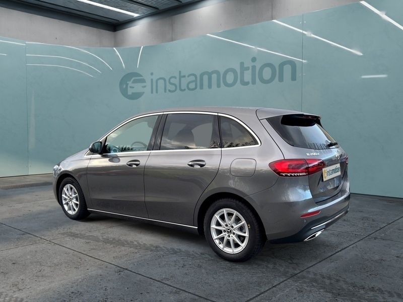 Gebraucht Mercedes B200 Progressive 150 PS (110 kW) 2022 Grau Van / Kleinbus