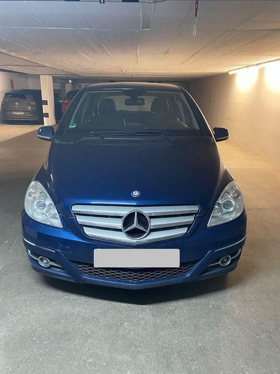 Gebraucht Mercedes B180 116 PS (85 kW) 2010 Blau Van / Kleinbus