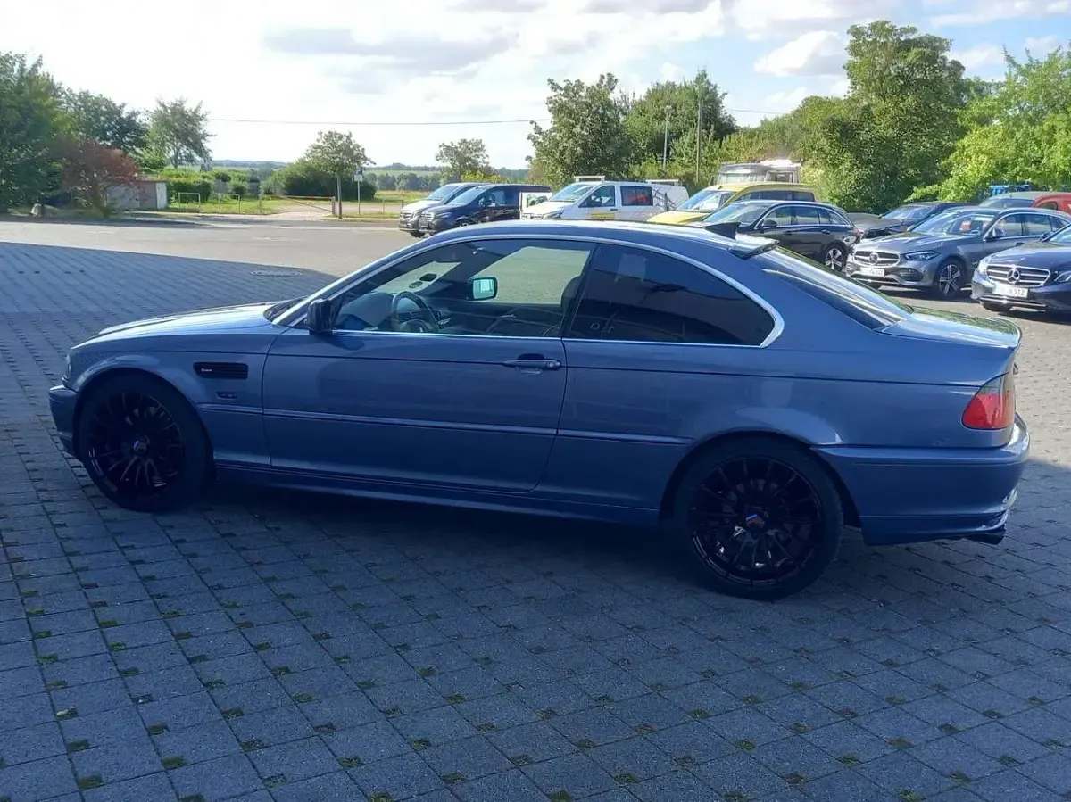 Gebraucht BMW 323 Sport Line 170 PS (125 kW) 2000 Blau Limousine