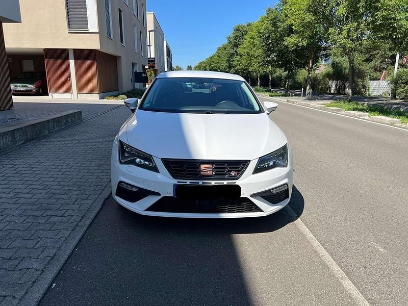 Weiß Gebraucht 2018 Seat Leon FR Limousine | 12.900 € (Fairer Preis) - Bild 1/4