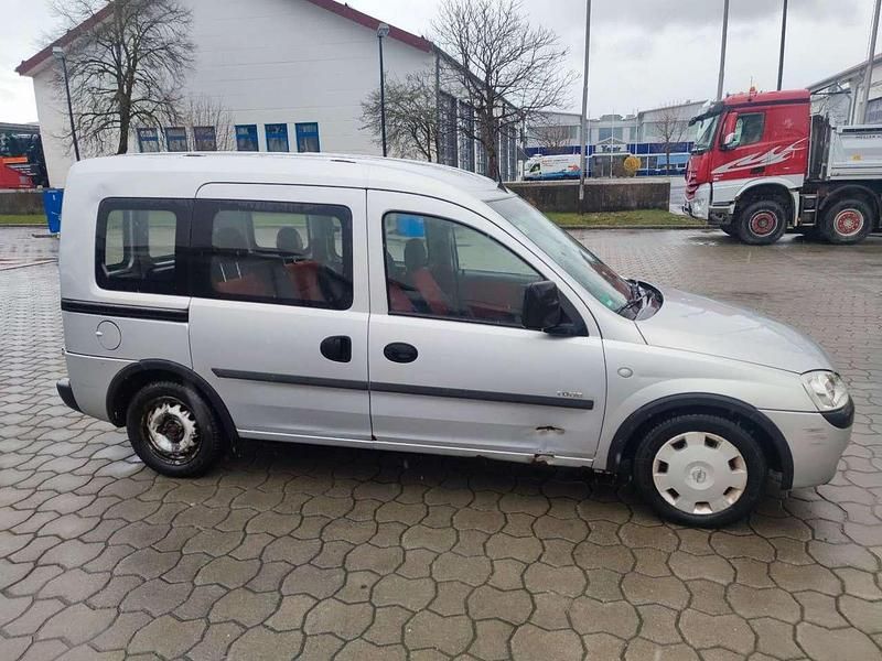 Second-hand Opel Combo 87 CP (63 kW) 2002 Argintiu Monovolum