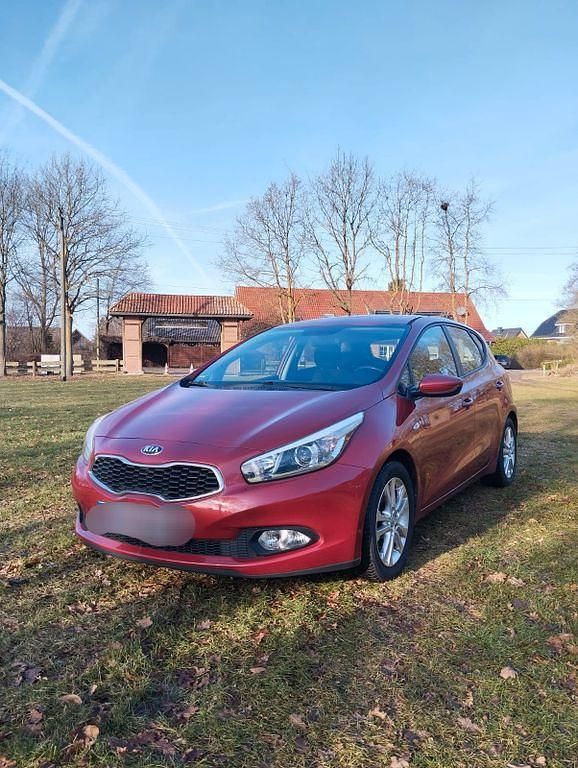 Gebraucht Kia Ceed 99 PS (72 kW) 2013 Rot Kleinwagen