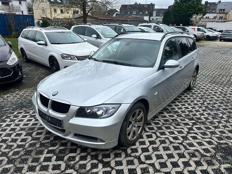Gebraucht BMW 320 150 PS (110 kW) 2006 Titansilber metallic Kombi