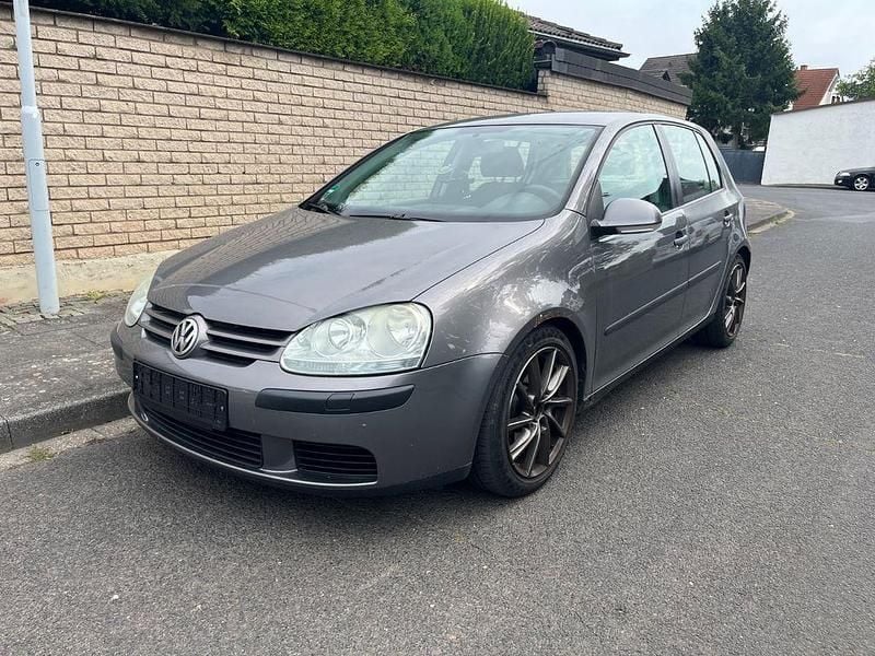 Grau Gebraucht 2004 VW Golf V Trendline Limousine | 990 € (Guter Preis) - Bild 1/4