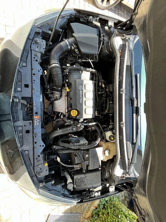 Gebraucht Opel Astra Edition 120 PS (88 kW) 2015 Schwarz Kombi