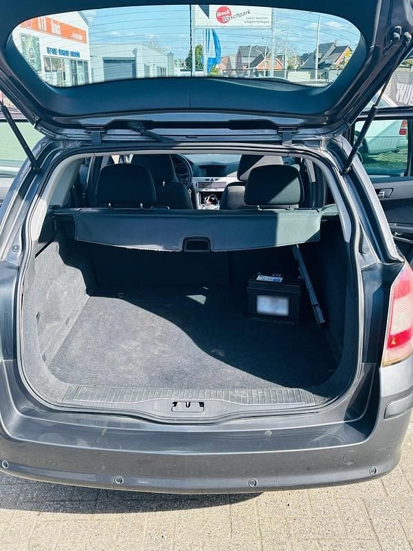 Second-hand Opel Astra 116 CP (85 kW) 2009 Break