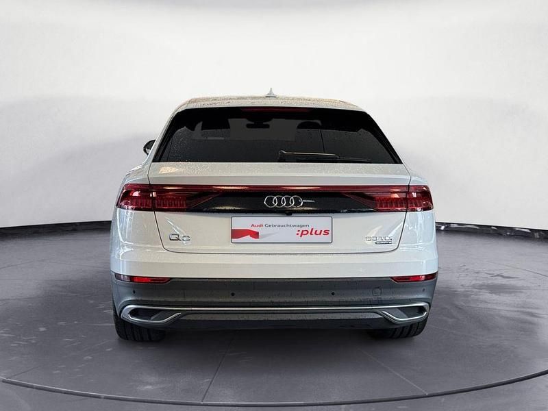 Gebraucht Audi Q8 Ambiente 286 PS (210 kW) 2023 Gletscherweiß metallic SUV