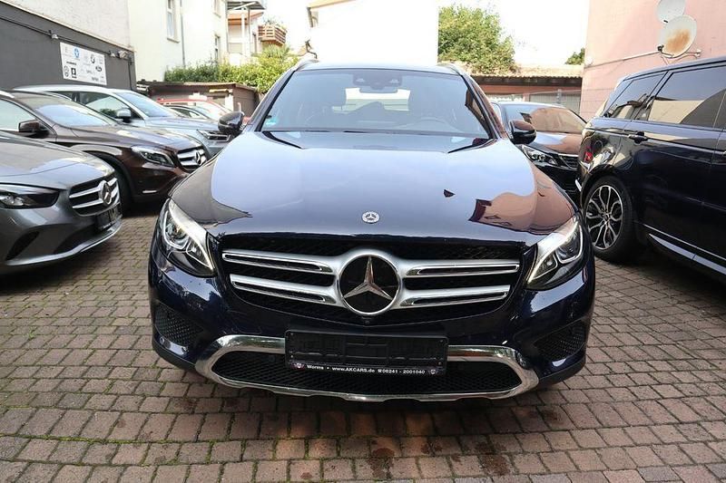 Blau Gebraucht 2017 Mercedes GLC250 Exclusive SUV | 25.500 € (Guter Preis) - Bild 1/4