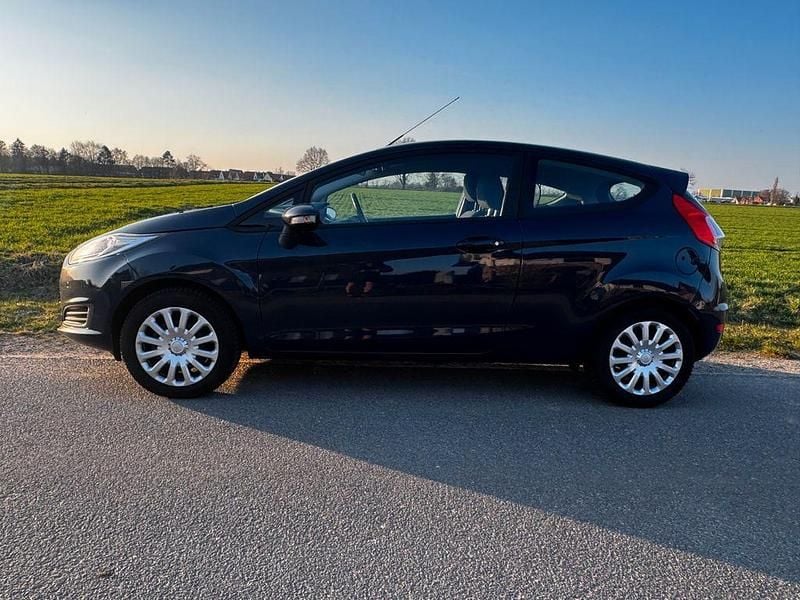 Gebraucht Ford Fiesta Trend 82 PS (60 kW) 2016 Blau Kleinwagen