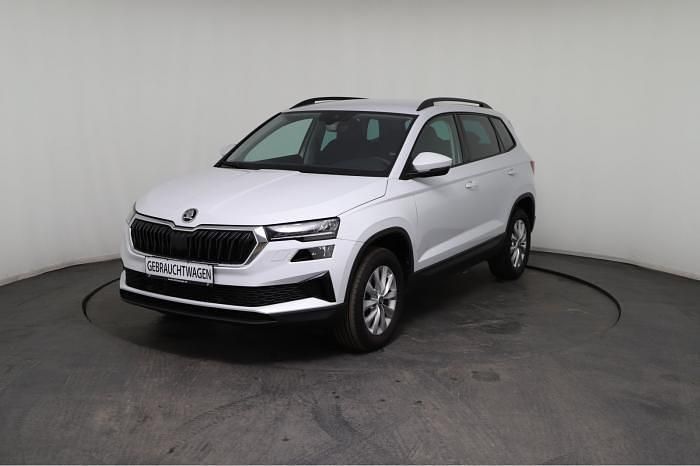 Gebraucht Skoda Karoq Selection 150 PS (110 kW) 2025 Weiß, moonweiss metallic (2y) SUV