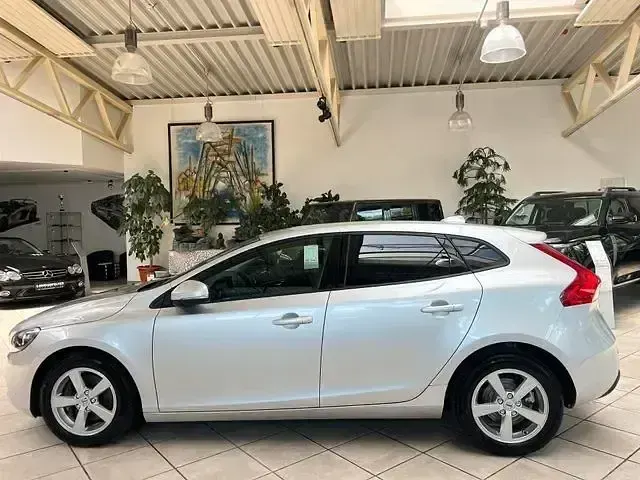 Gebraucht Volvo V40 Kinetic 122 PS (89 kW) 2018 Silber Limousine