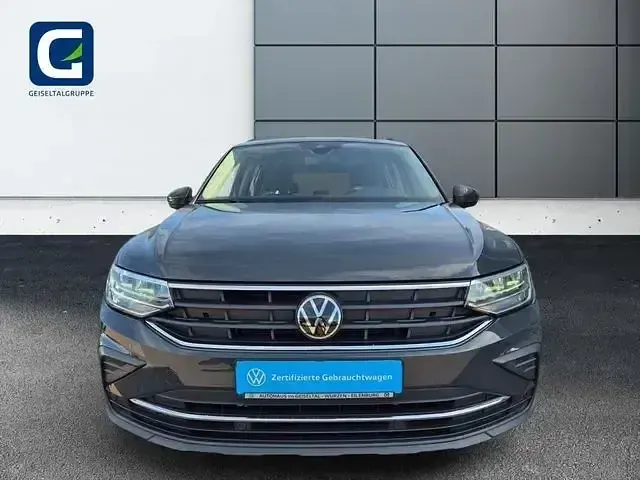 Gebraucht VW Tiguan Life 131 PS (96 kW) 2024 Grau SUV