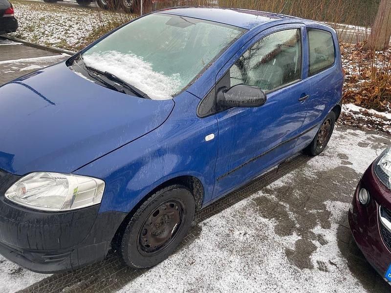Gebraucht VW Fox Basis 60 PS (44 kW) 2011 Blau Kleinwagen