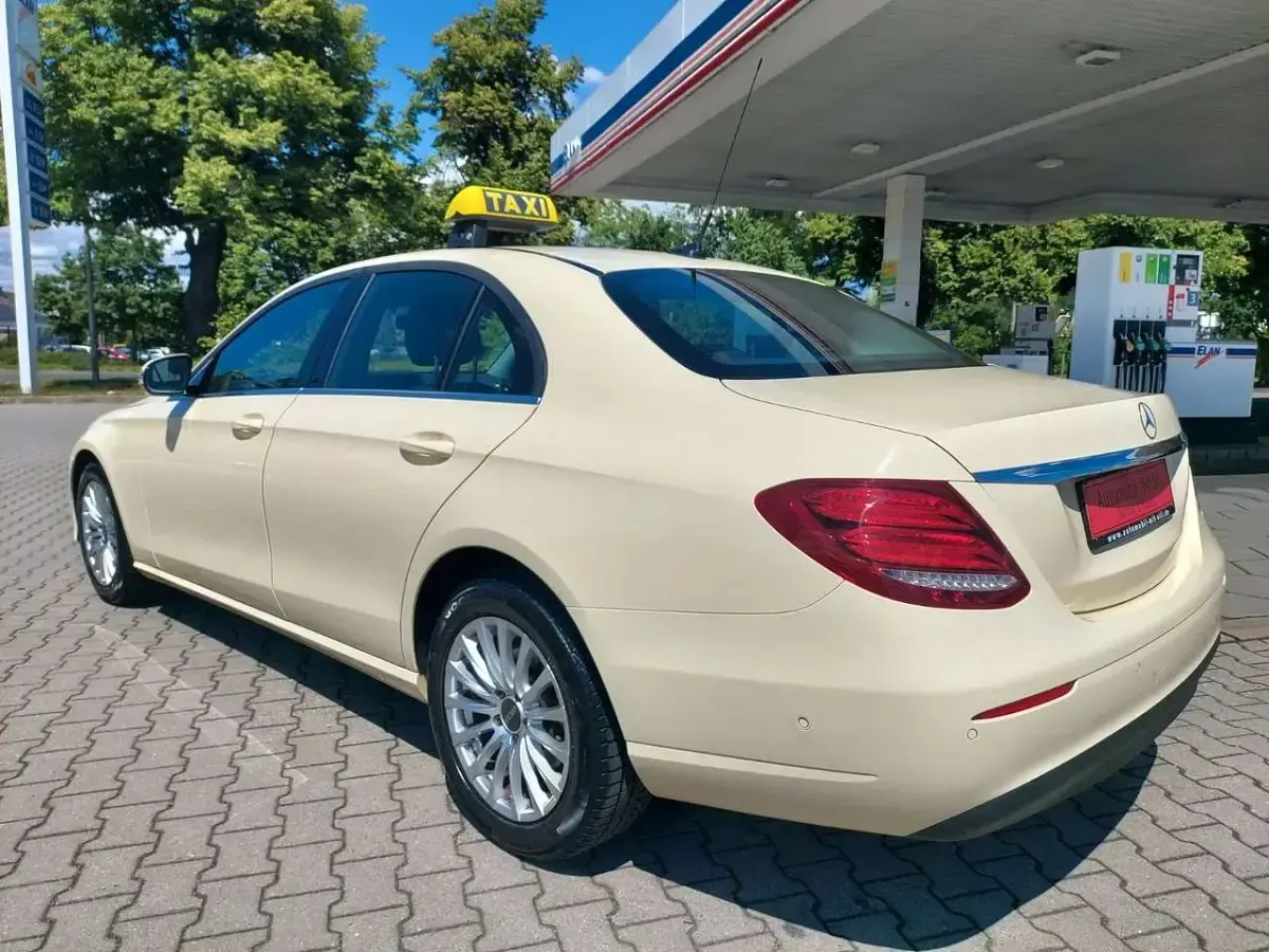 Gebraucht Mercedes E200 160 PS (117 kW) 2020 Beige Limousine