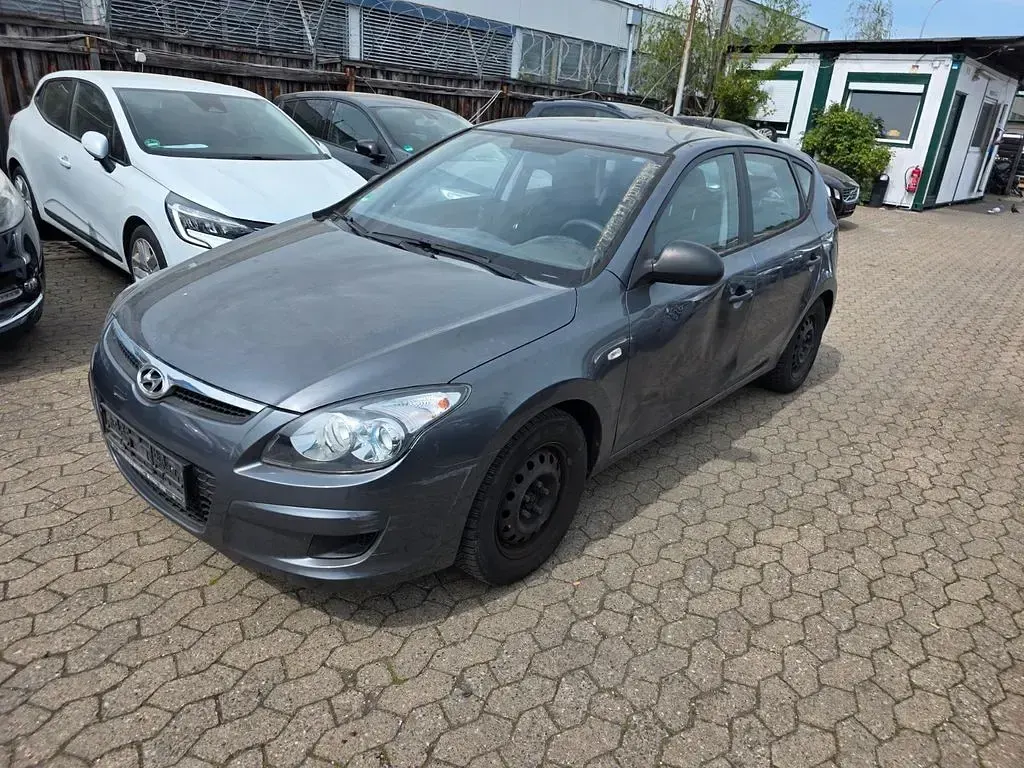 Gebraucht Hyundai i30 Classic 109 PS (80 kW) 2010 Grau Limousine