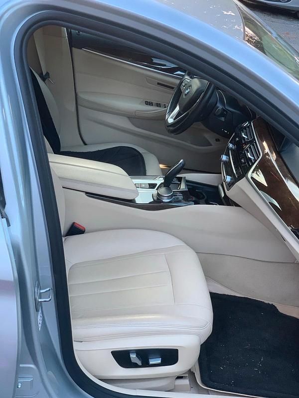 Silber Gebraucht 2018 BMW 520 Limousine | 26.500 € (Fairer Preis) - Bild 1/4