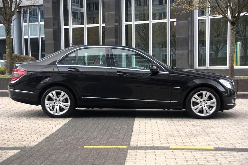 Gebraucht Mercedes C180 156 PS (114 kW) 2011 Schwarz Limousine