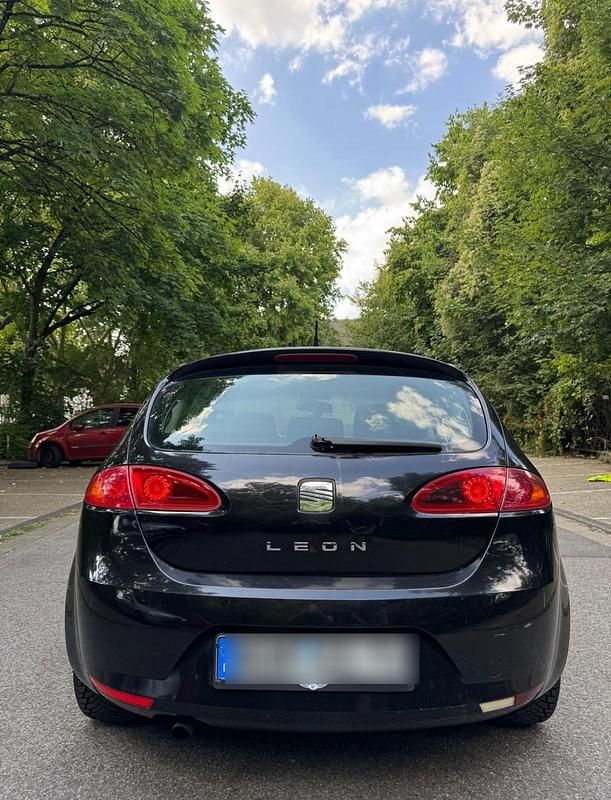 Schwarz Gebraucht 2005 Seat Leon Stylance Limousine | 1.900 € (Fairer Preis) - Bild 1/4