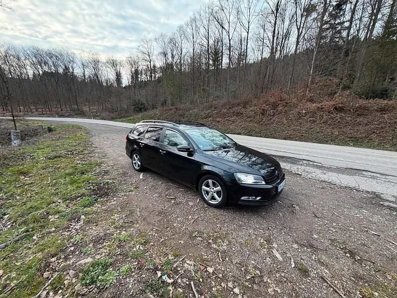 Gebraucht VW Passat 140 PS (102 kW) 2011 Schwarz Kombi