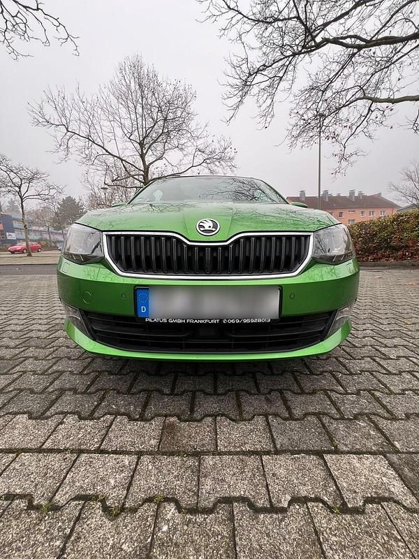 Grün Gebraucht 2015 Skoda Fabia Limousine | 8.199 € (Fairer Preis) - Bild 1/4