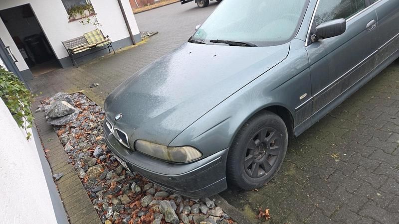 Gebraucht BMW 525 163 PS (119 kW) 2002 Grau Kombi