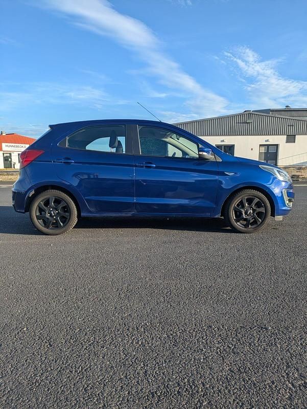 Blau Gebraucht 2018 Ford Ka Plus Kleinwagen | 5.900 € - Bild 1/4