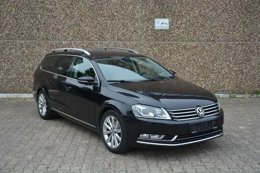 Gebraucht VW Passat Highline 140 PS (102 kW) 2014 Schwarz Kombi