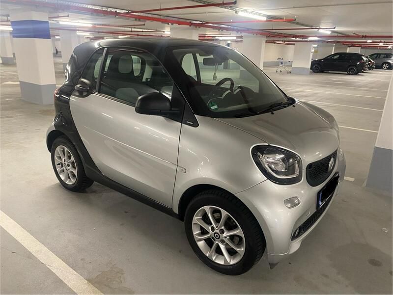 Silber Gebraucht 2017 Smart ForTwo Coupé Kleinwagen | 8.500 € - Bild 1/4