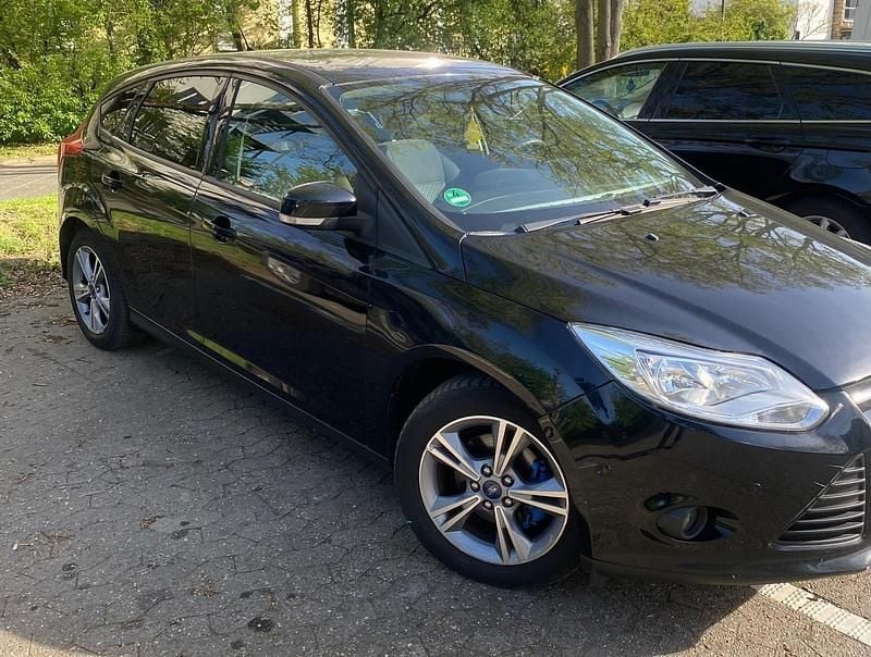 Second-hand Ford Focus 101 CP (74 kW) 2013 Negru Berlinǎ